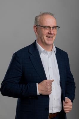 J-D van de Waerdt